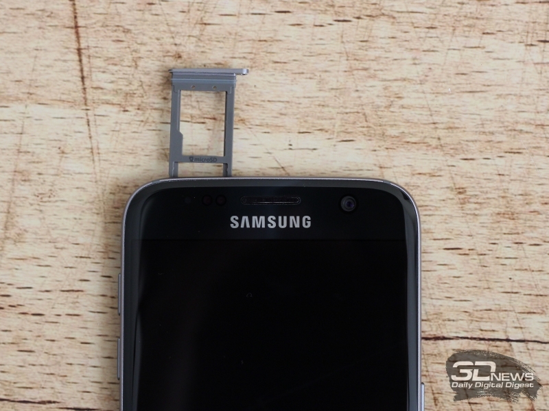 Samsung Galaxy S7, слот для nanoSIM и карты памяти