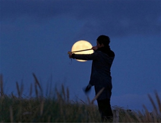 идея для фотосесии: измеряем размер солнца или луны