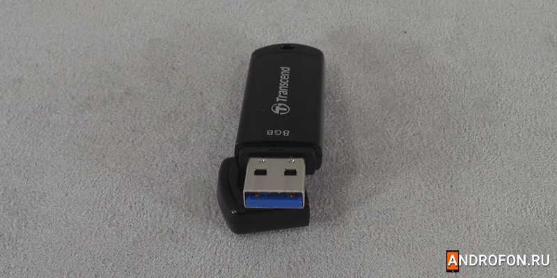 USB флешка на 8 гигабайт.