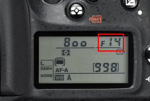 Значение диафрагмы на информационном экране Nikon D7100