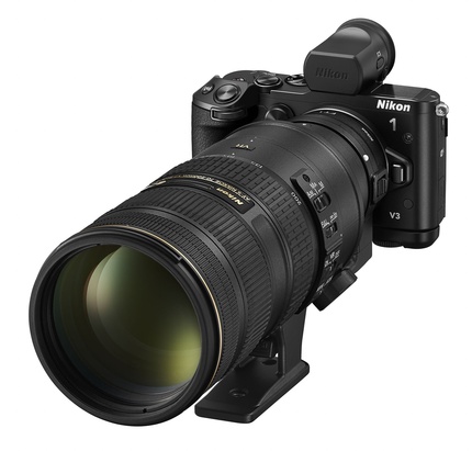 Через переходник Nikon FT-1 можно устанавливать объективы от зеркалок на фотокамеры семейства Nikon 1.
