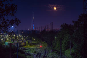 Съёмка кадров с Луной; ночная съёмка в городе
