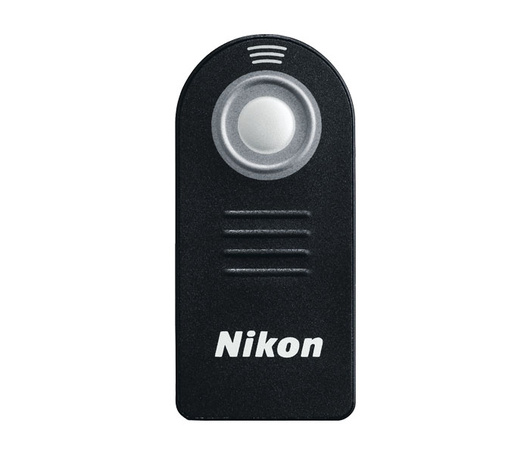 Nikon ML-L3 — штучка, знакомая каждому «никонисту». Это самый простой и доступный пульт дистанционного управления.
