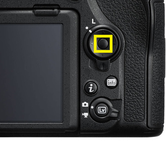 Настройка брекетинга экспозиции на Nikon D750. Задним колёсиком выбираем количество снимков, передним — шаг экспозиции в EV.