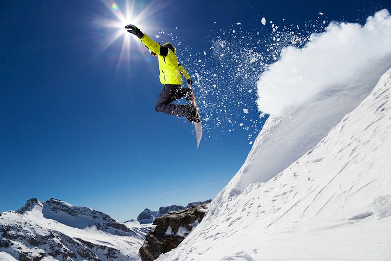 freeze motion photography example snowboarder midair