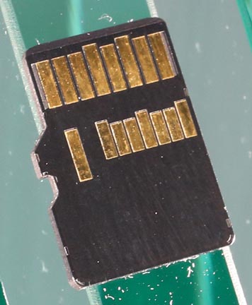Карточка формата microSDXC, оборудованная шиной UHS-II