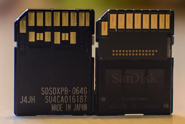 У карточек формата SDXC, оборудованных шиной UHS-II, на задней стороне корпуса имеется 17 контактных площадок (слева), а не 9, как у носителей предшествующих поколений