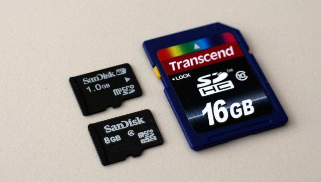 Размеры карт стандартов microSD и SDHC