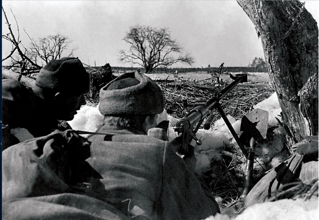 1941-1942. Северо-Западный фронт. Бронебойщики ведут огонь