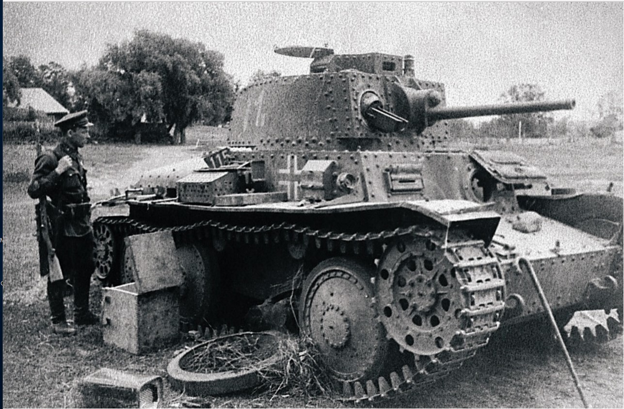 1943. Северо-Западный фронт. Подбитый немецкий танк