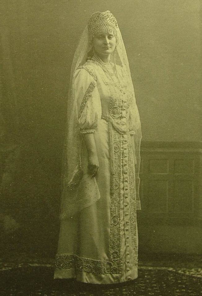 Анастасия Гендрикова в боярском наряде, фото Карла Буллы 1913 год.