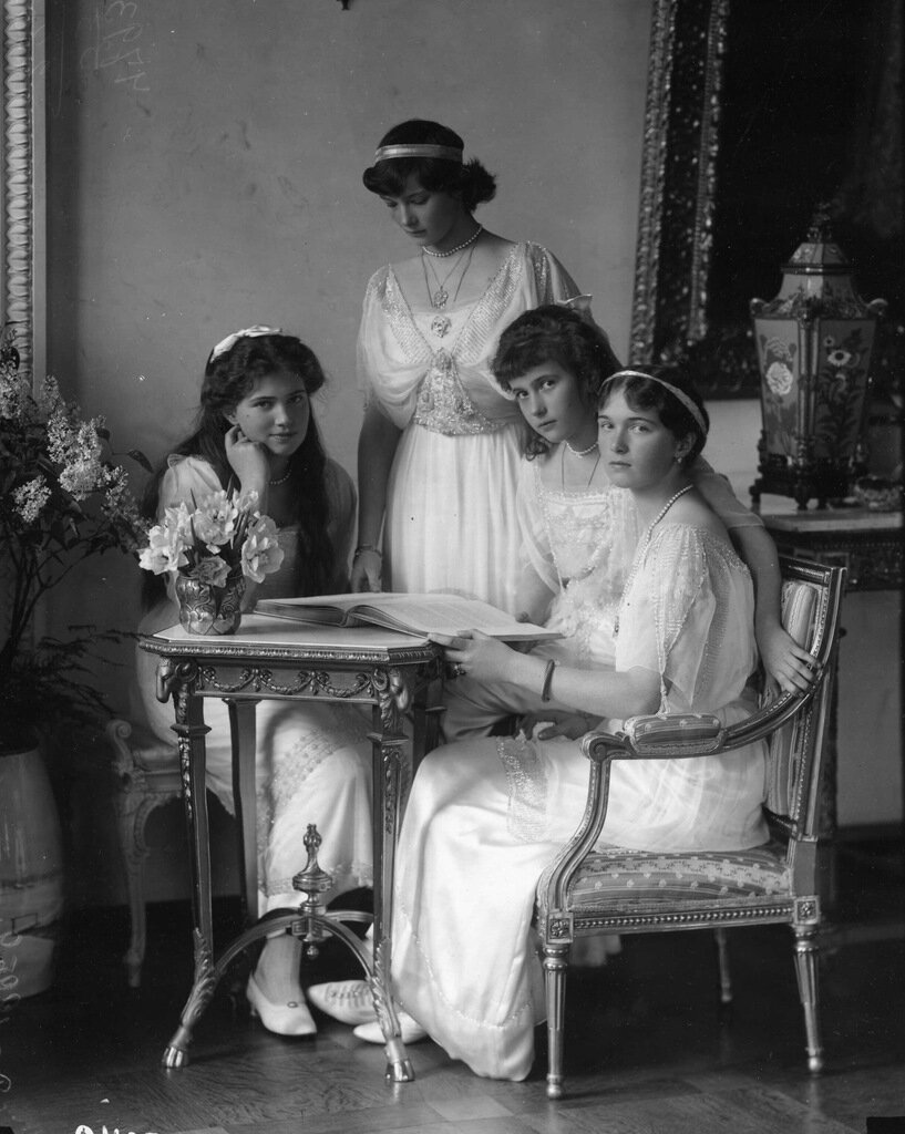 Великие княжны Мария, Татьяна, Анастасия и Ольга. 1914 г.