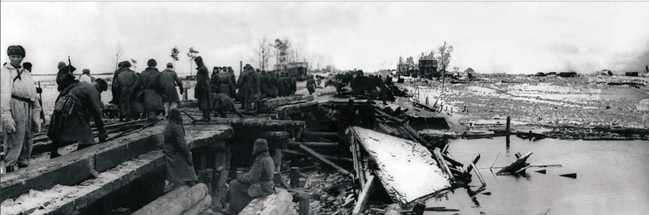 1944. Район Гатчины (Красногвардейск). Ремонт моста через реку Ижору, взорванного фашистами при отступлении. 8 марта