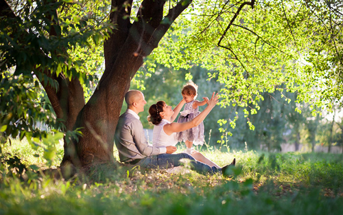 лучшие идеи семейной фотосессии с детьми у дерева