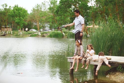 идеи для семейной фотосессии с детьми на берегу реки