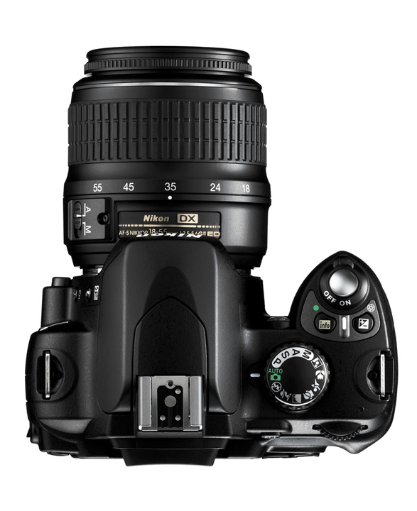 Nikon D40 с объективом Nikon DX AF-S Nikkor 18-55mm 1:3.5-5.6GII ED SWM Aspherical