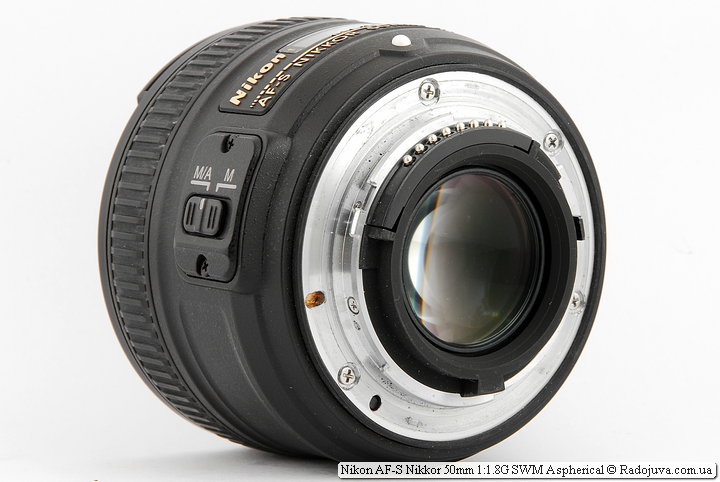 Вид задней линзы объектива Nikon AF-S Nikkor 50mm 1:1.8G SWM Aspherical