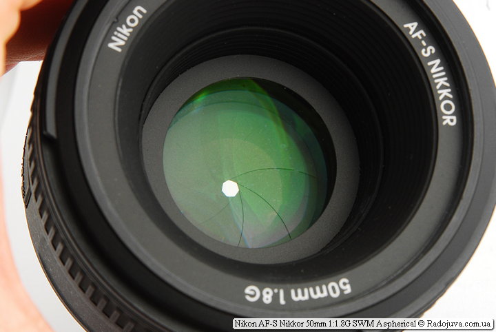 Просветление передней линзы и лепестки диафрагмы Nikon AF-S Nikkor 50mm 1:1.8G SWM Aspherical