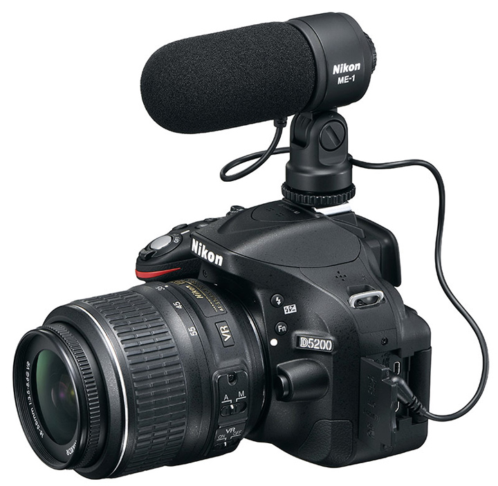 Nikon D5200 с дополнительным внешним микрофоном