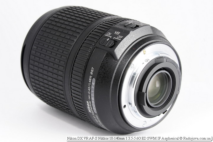 Вид Nikon 18-140mm VR нсзади