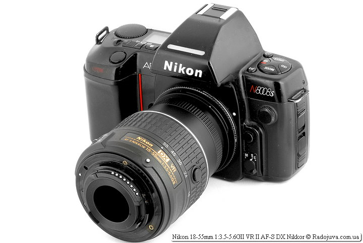 Вид Nikon 18-55mm 1:3.5-5.6GII VR II AF-S DX Nikkor на ЗК, объектив установлен задом наперед