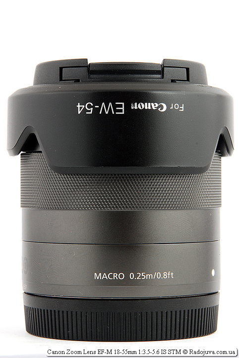 Canon Zoom Lens EF-M 18-55mm 1:3.5-5.6 IS STM с блендой в режиме транспортировки
