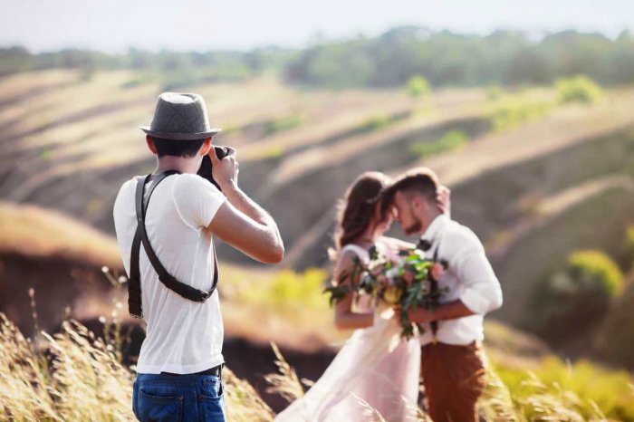 Жених и невеста должны слушать фотографа