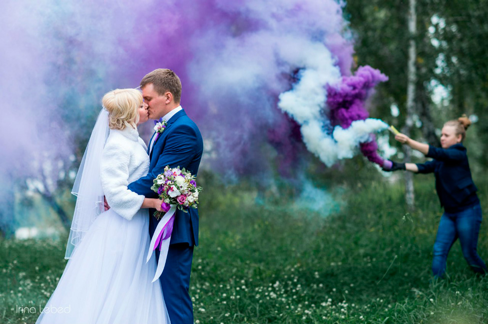 как фотографировать цветной дым на свадьбе вид со стороны