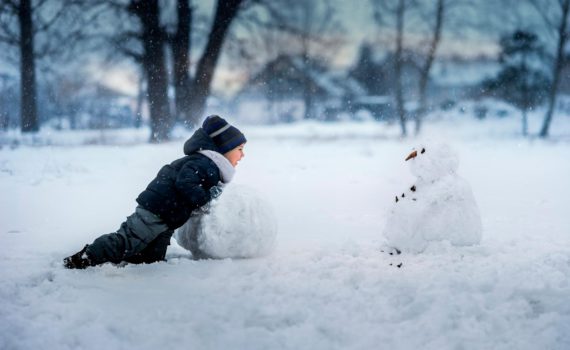 детская фотосессия в снегу